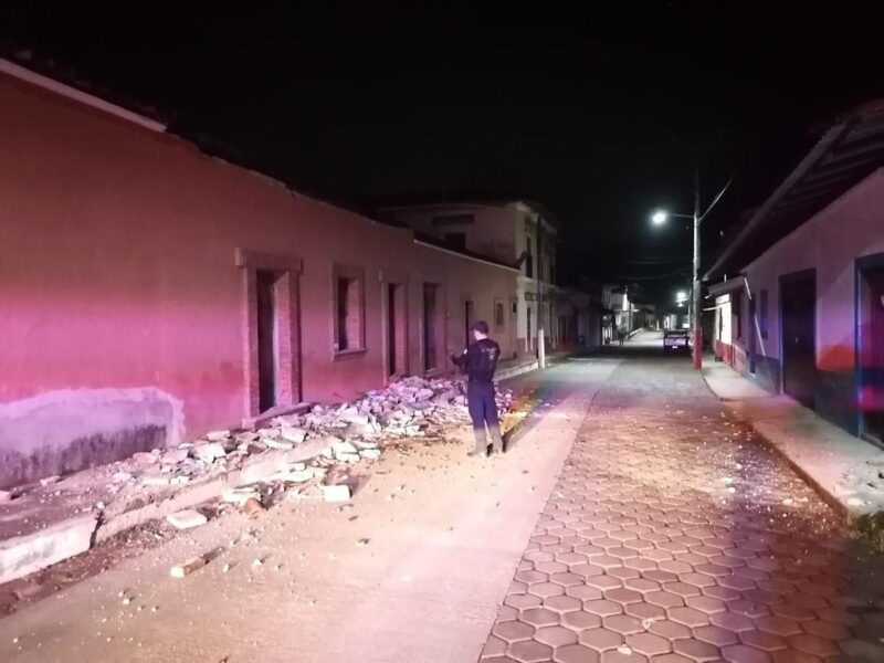 PC Michoacán atiende afectaciones en Coalcomán tras sismo