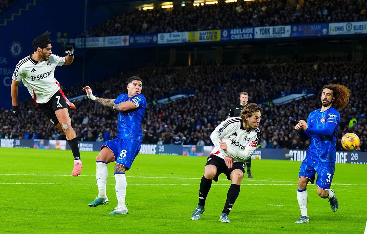 Raúl Jiménez superó a 'Chicharito' en marca de goles en Premier League