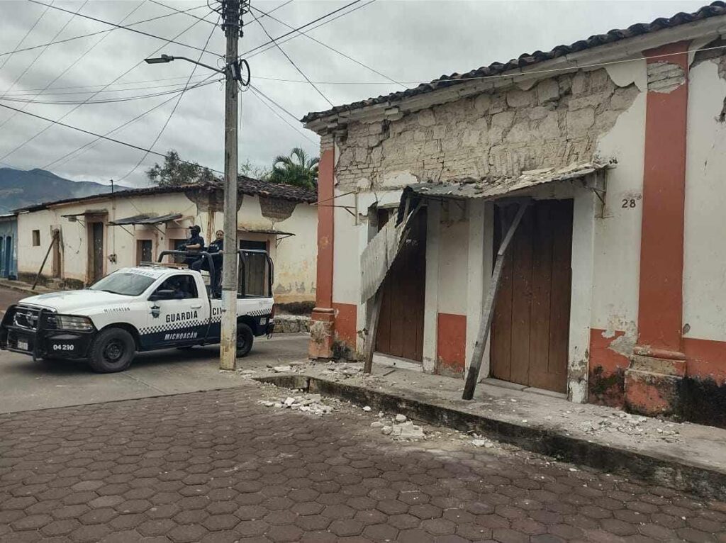 Realizan recorridos de monitoreo en Coalcomán tras sismo de 6.1 grados