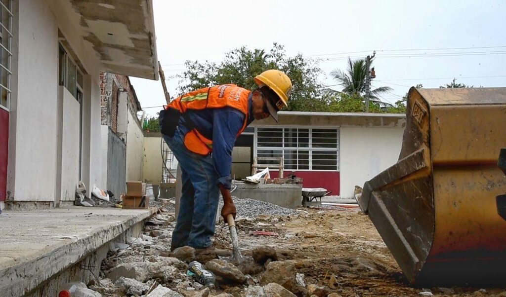 reconstrucción de escuela afectada por sismo en Aquila 4