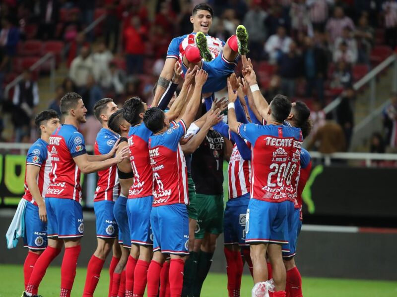 Retorna y regresa Alan Pulido a Chivas