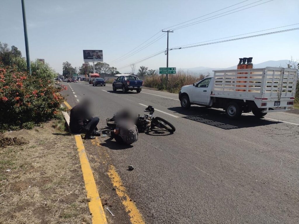 Se registra choque entre ciclista y motociclista al poniente de Morelia; hay 3 heridos