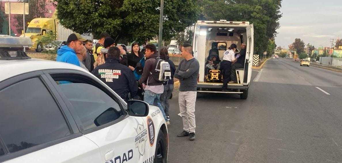 Se registran 2 accidentes de motocicletas en el libramiento de Morelia; hay 2 heridos