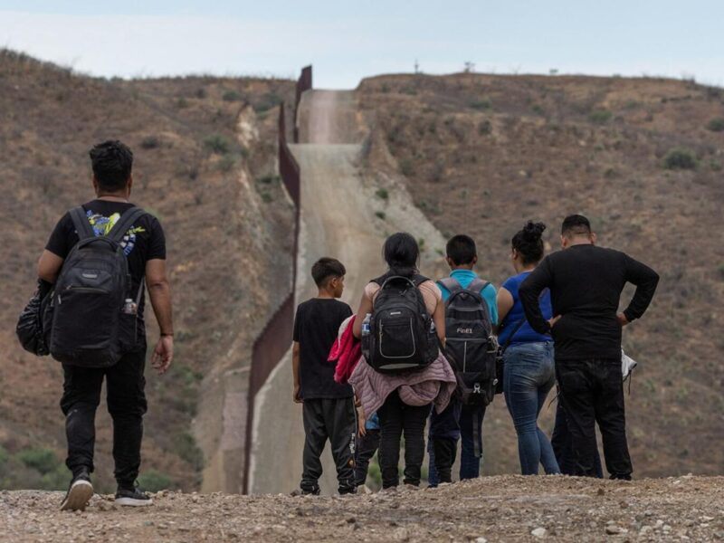 Sheinbaum pide 'no asociar migrantes con violencia' ante amenazas de Trump