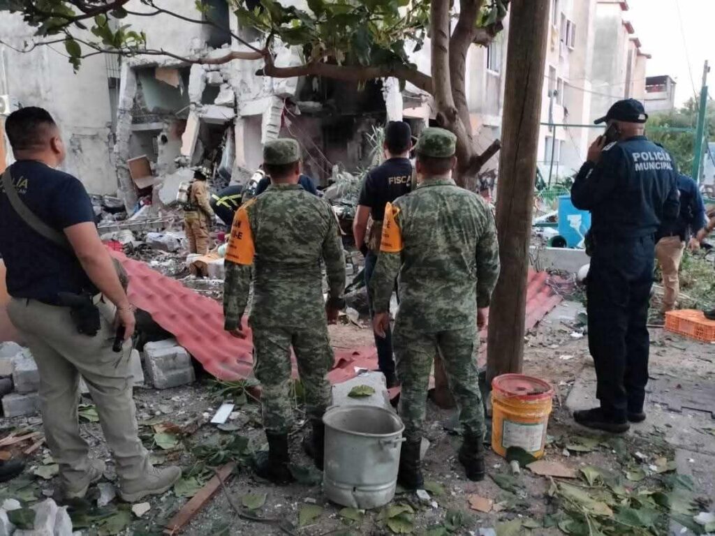 Suman dos mujeres fallecidas y 19 heridos, tras explosión en departamentos de Lázaro Cárdenas