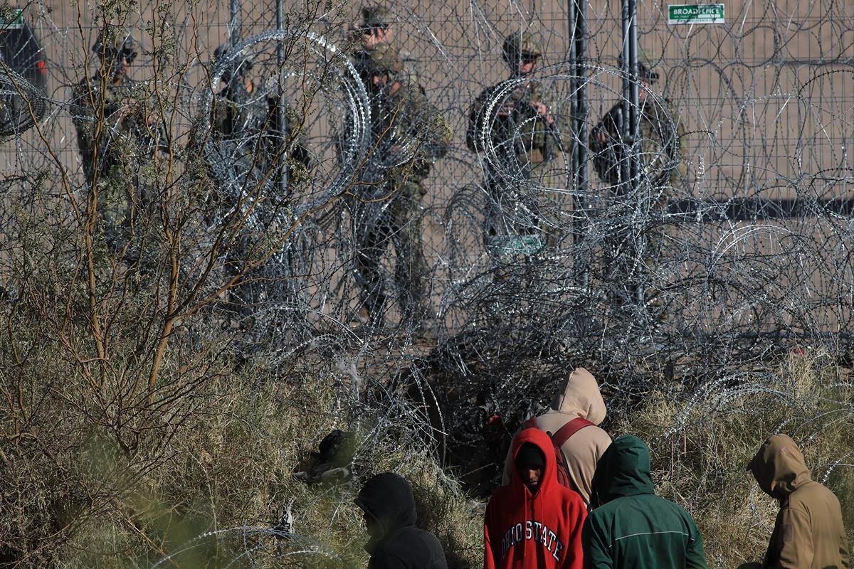 Trump ordena al Pentágono despliegue de tropas en la frontera: Medios EU