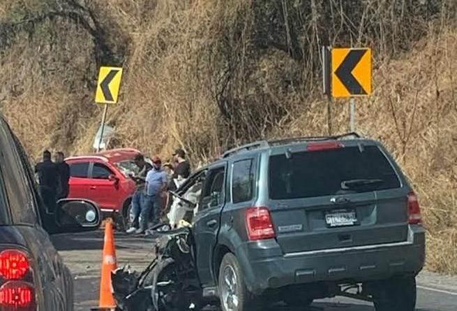 Un muerto y un herido, tras brutal choque entre camionetas en La Piedad