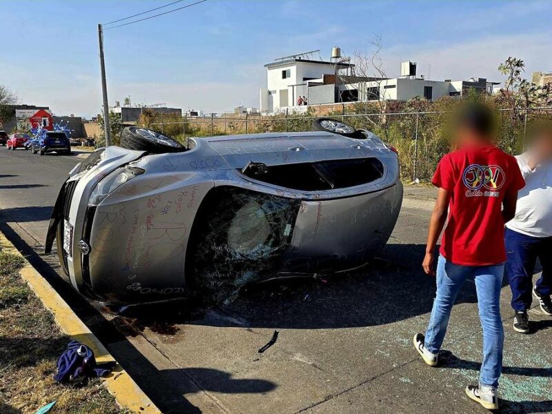 volcadura automóvil estudiantes Zamora heridos