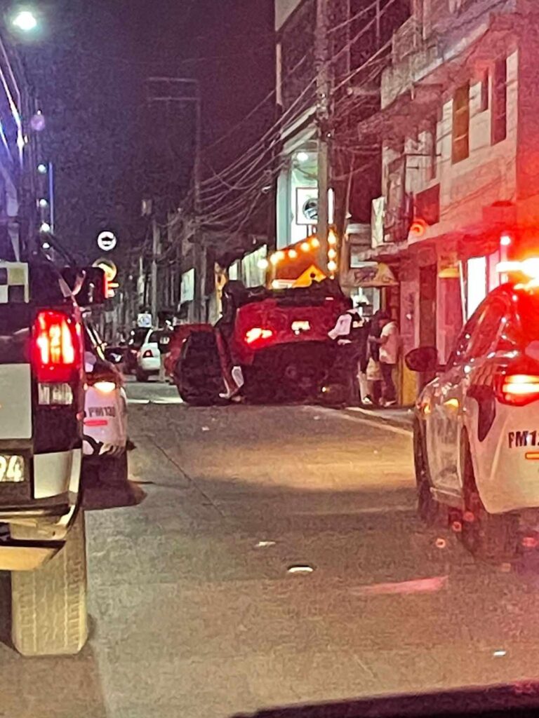 volcadura de camioneta en la Av. Periodismo en Morelia-3