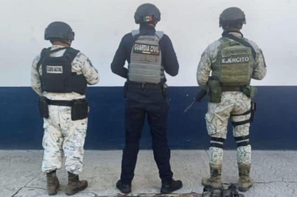 Ejército y SSP de Michoacán decomisan armas en Buenavista