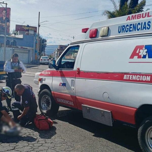 AMR auxilia a motociclista herido en accidente registrado al oriente de Morelia