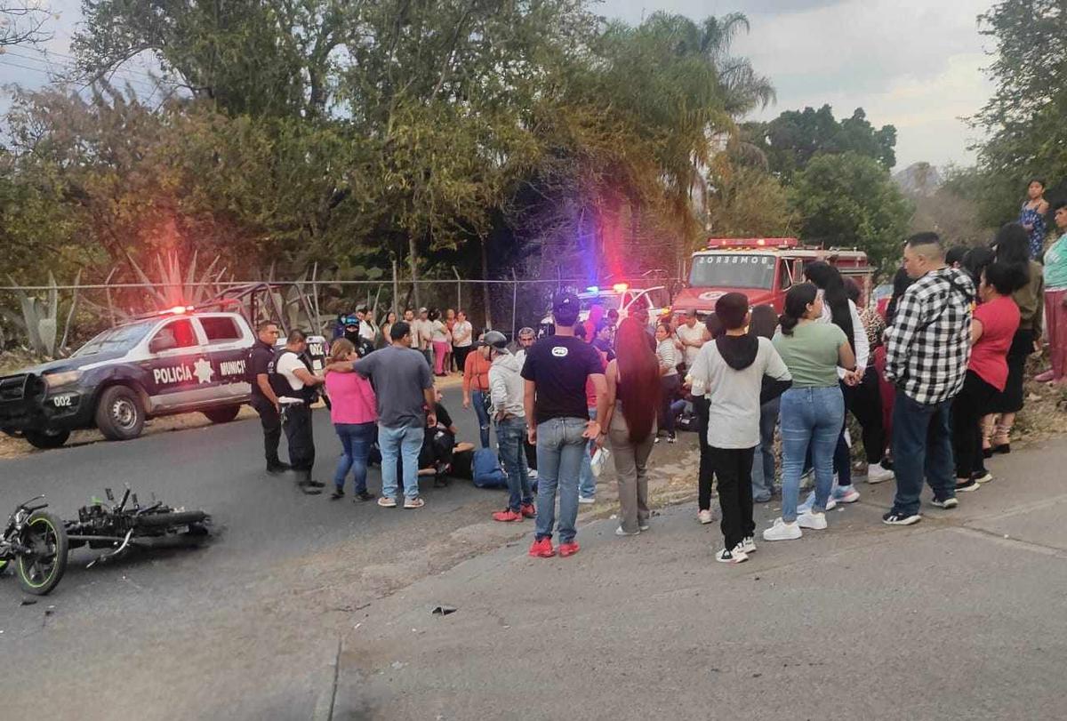 accidente en Jacona Camioneta embiste a pareja de motociclistas