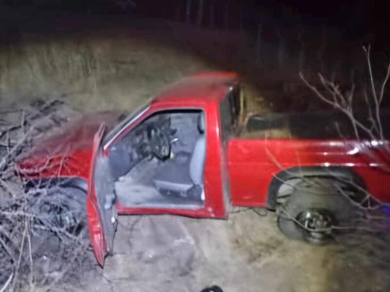 accidente vehicular sobre la carretera Churumuco-Huetamo deja un muerto