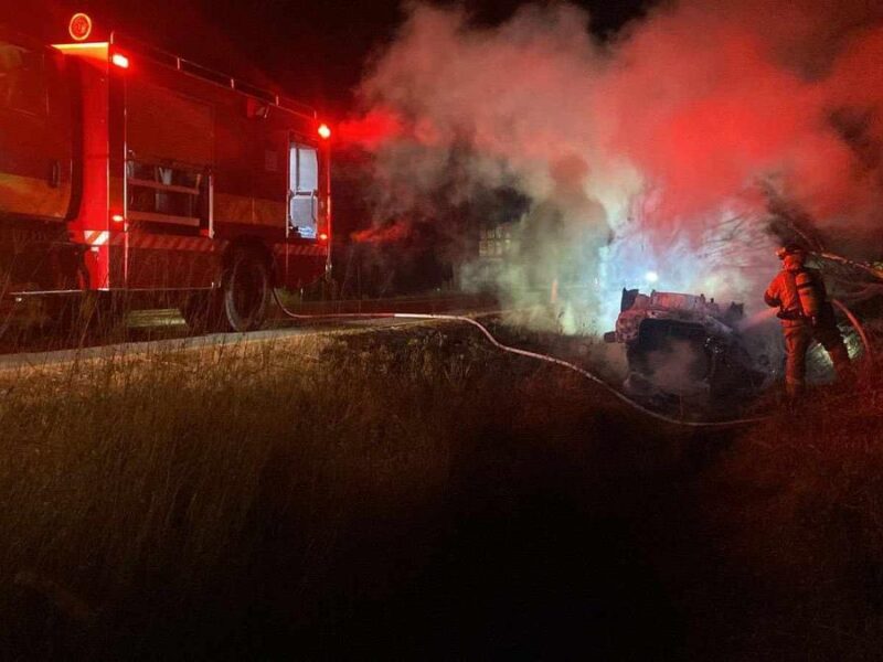 Accidente volcadura e incendio de vehículo deja 2 heridos en la Morelia-Pátzcuaro