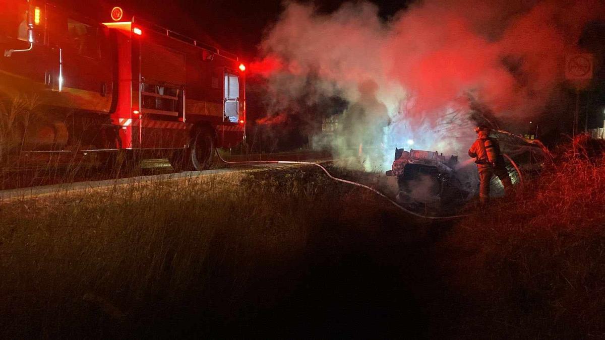 Accidente volcadura e incendio de vehículo deja 2 heridos en la Morelia-Pátzcuaro