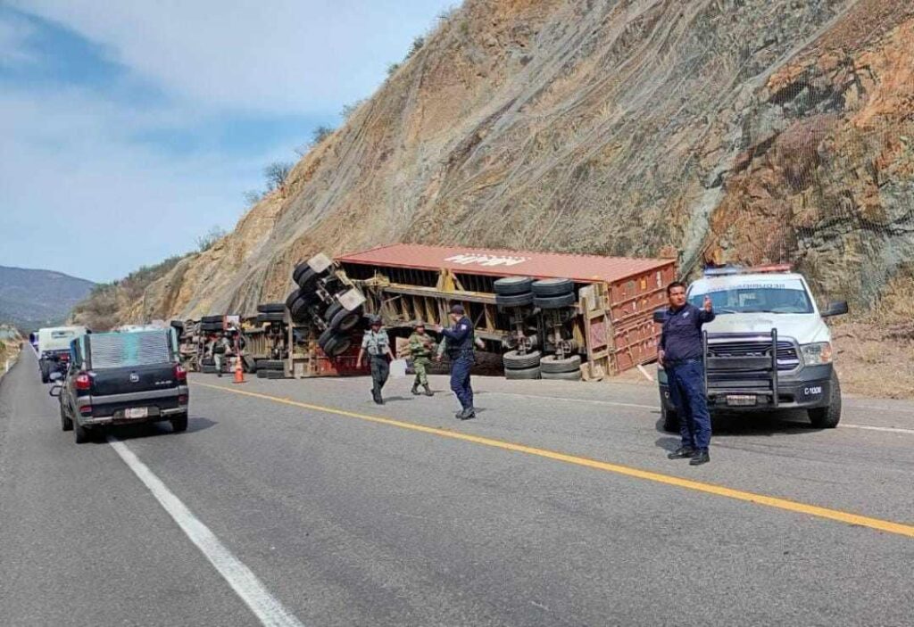 Accidentes vehiculares en la autopista Siglo XXI 1