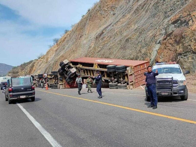 Accidentes vehiculares en la autopista Siglo XXI 1