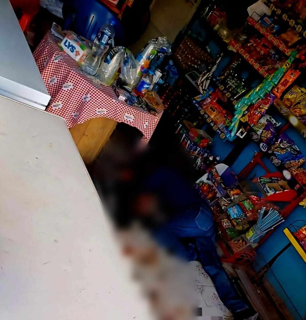 Actualizan saldo tras ataque armado en tienda de Apatzingán; 2 muertos y un herido