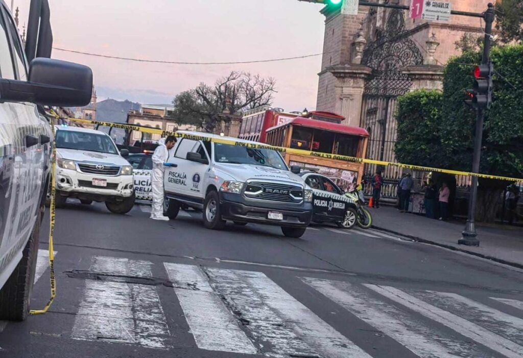 Adulto mayor muere atropellado por motociclista cerca de la Catedral de Morelia-1