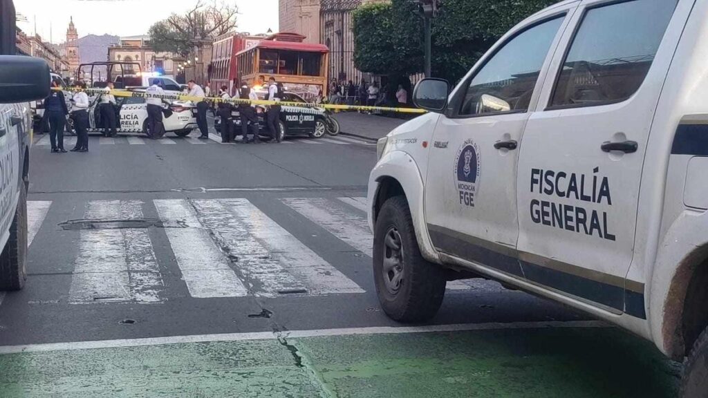 Adulto mayor muere atropellado por motociclista cerca de la Catedral de Morelia-2