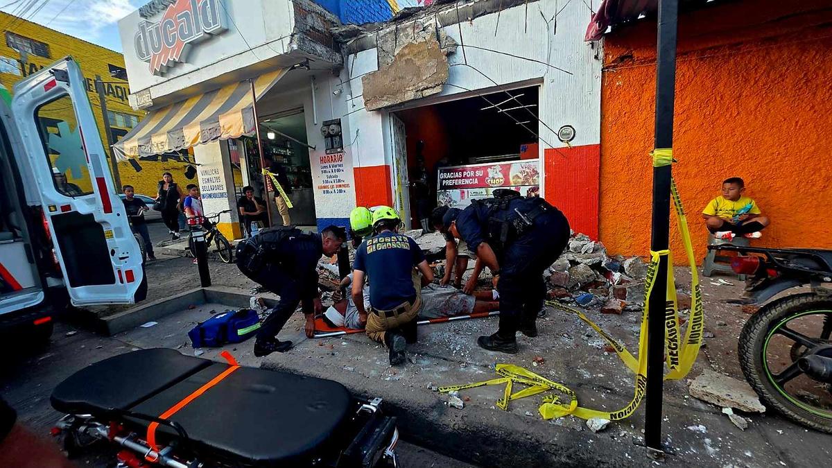 Albañil herido al caer de lo alto del inmueble donde laboraba, en accidente laboral en Zamora