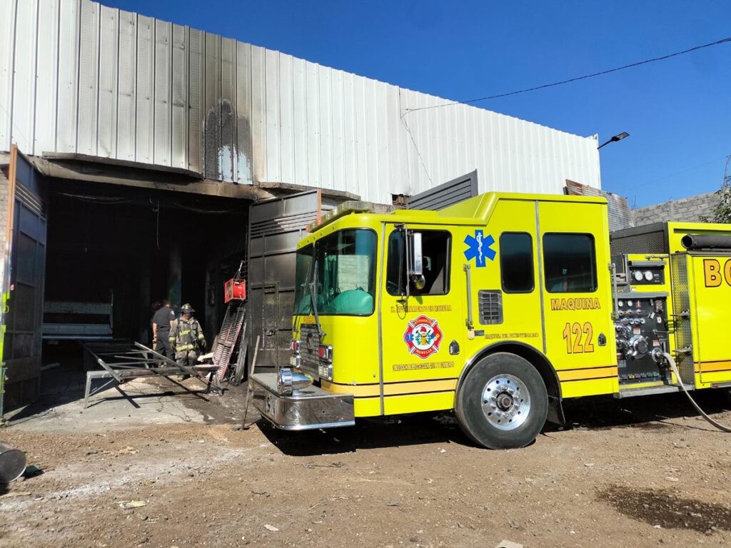 Apagan incendio en un taller de herrería en la colonia La Quemada, Morelia