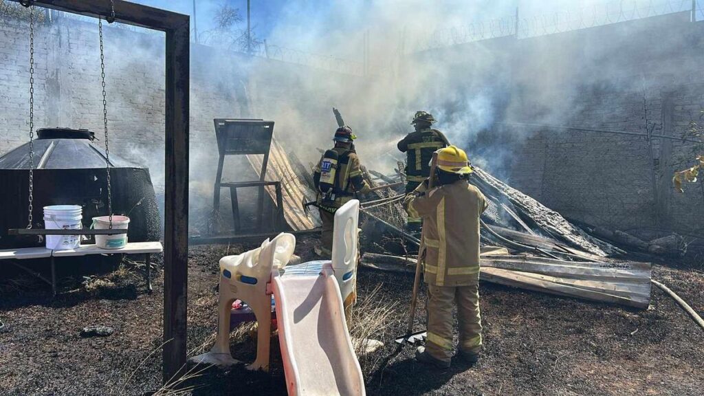 Arde casa en San José del Cerrito, Morelia