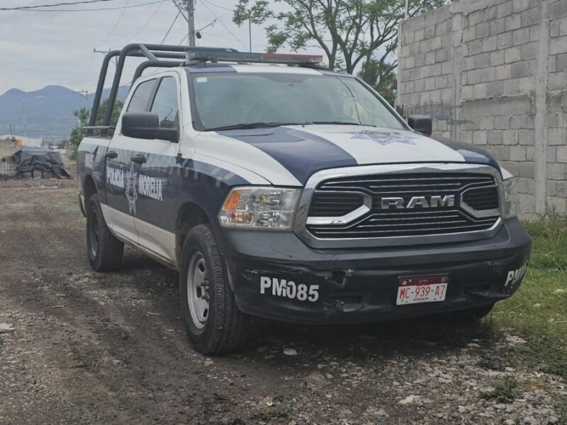 Atan a un poste y golpean a presunto ladrón, en La Aldea, Morelia