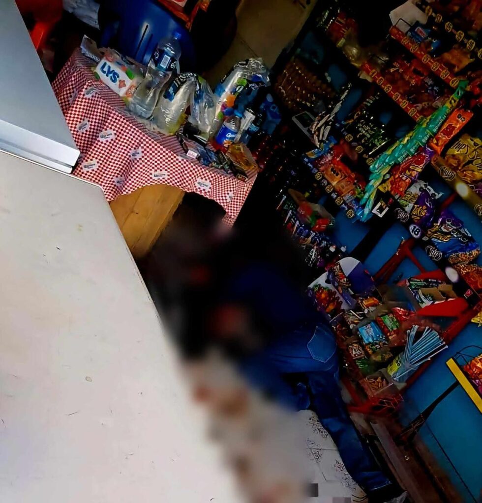 Ataque armado en tienda de abarrotes de Apatzingán, un muerto y dos heridos-5