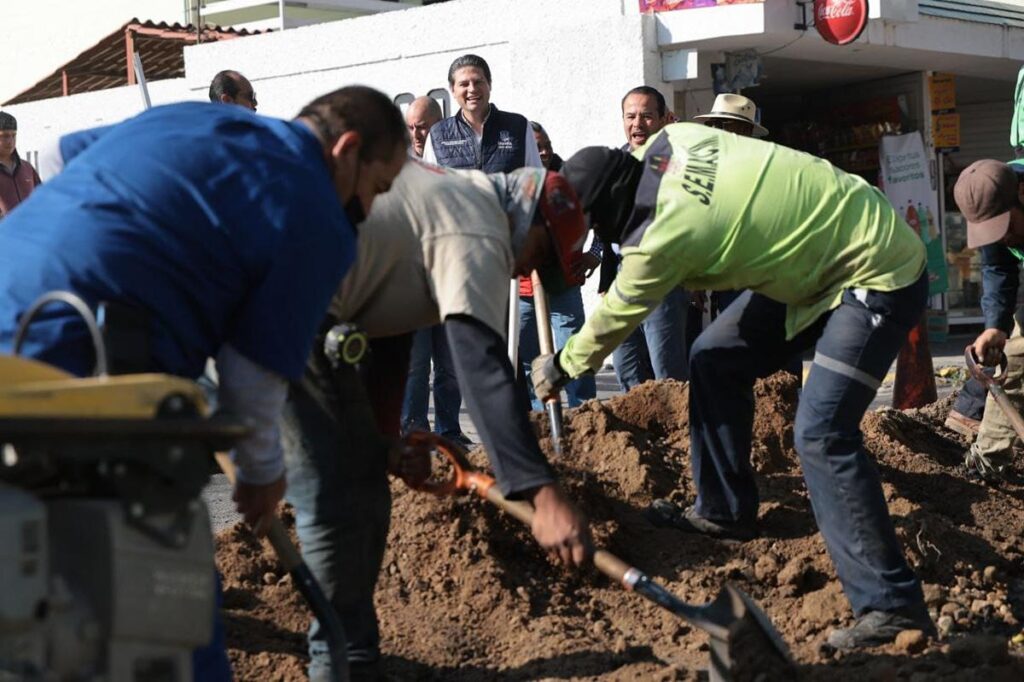 Ayuntamiento de Morelia mejora colector pluvial de avenida Camelinas-1