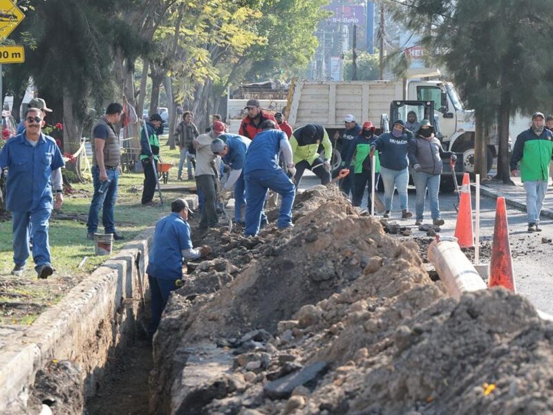 Ayuntamiento de Morelia mejora colector pluvial de avenida Camelinas