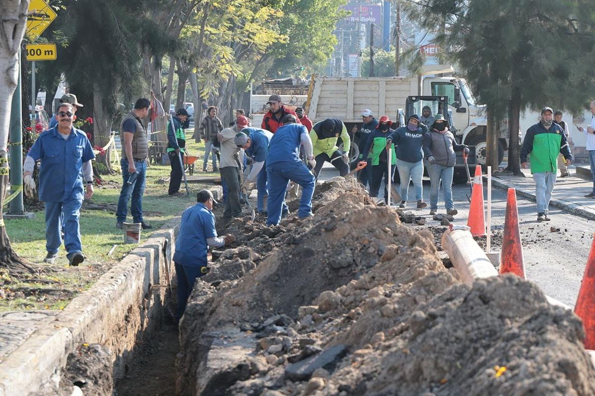 Ayuntamiento de Morelia mejora colector pluvial de avenida Camelinas