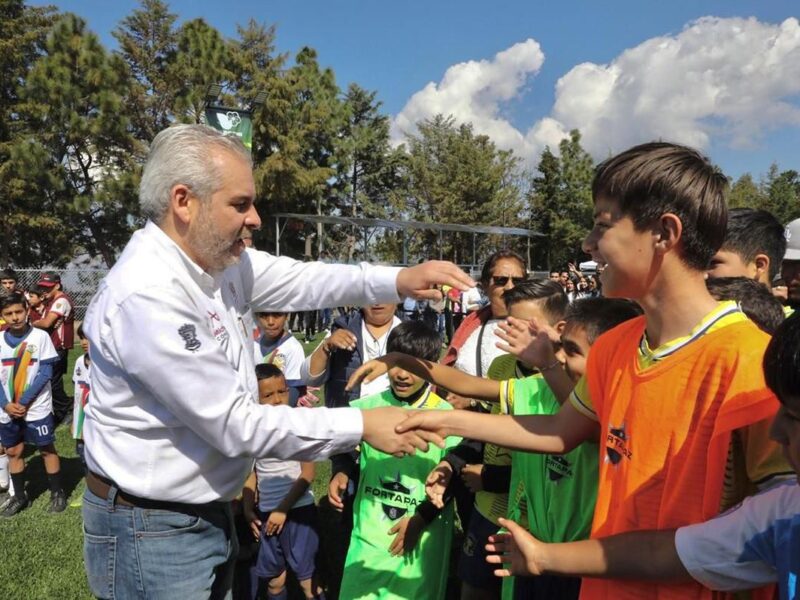 Bedolla comprometido con la paz y la seguridad en Quiroga