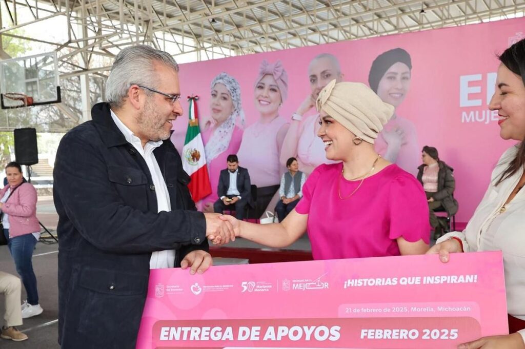 Bedolla garantiza apoyos económicos para mujeres con cáncer en Michoacán