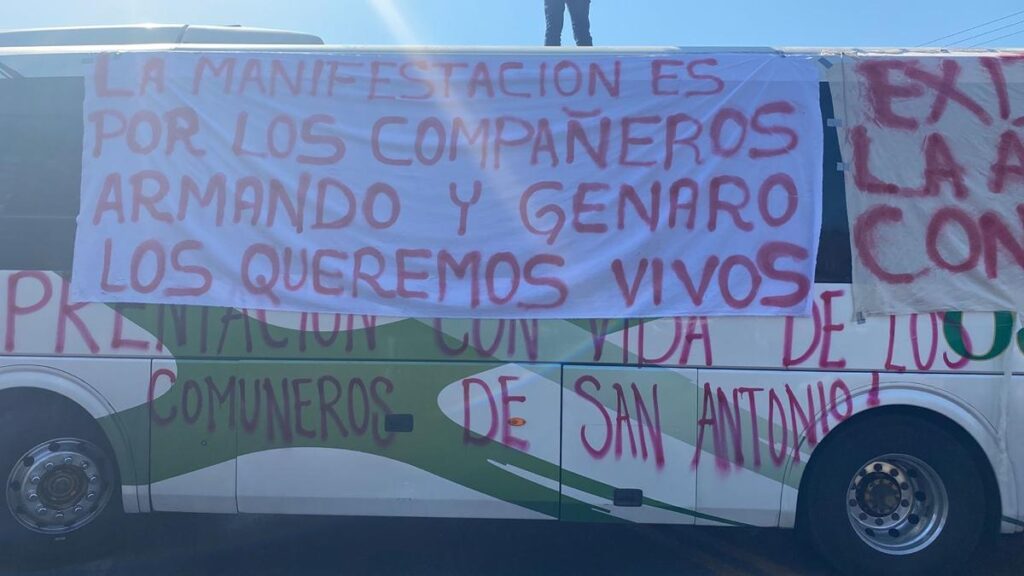 bloquean carretera Jacona-Los Reyes en Michoacán Tras desaparición de comuneros,