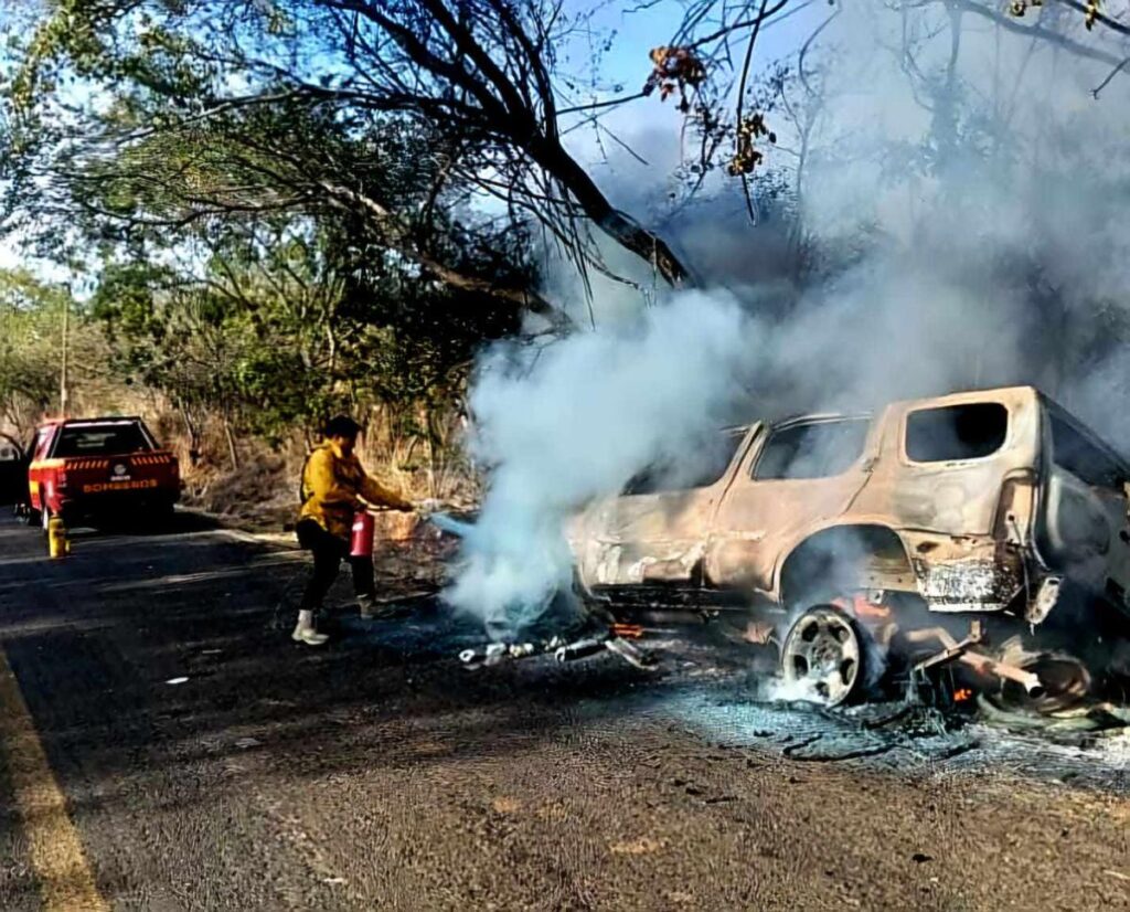 Bomberos atienden al menos 7 incendios en Apatzingán