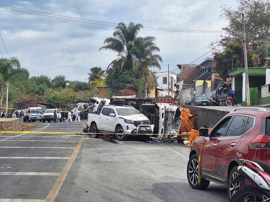 Choque en Tocumbo deja un muerto y cuatro heridos