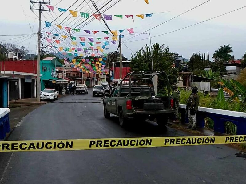 Delincuentes desatan enfrentamiento y tiroteo contra el Ejército en Ziracuaretiro