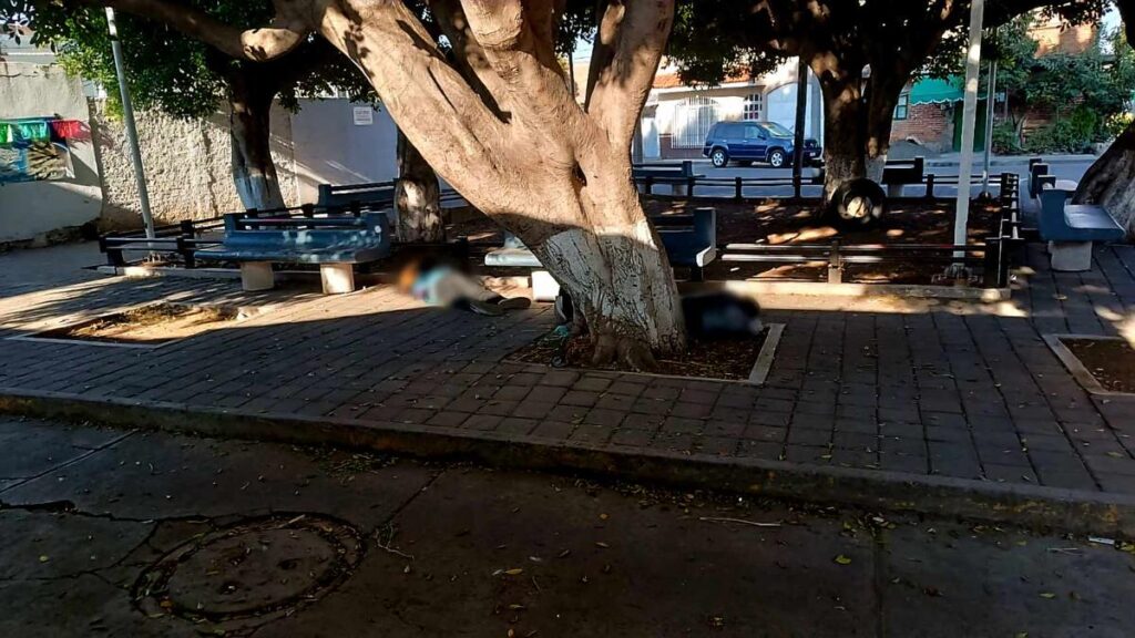 dos ejecutados son loclaizados, con narcomensaje en plaza de Zamora