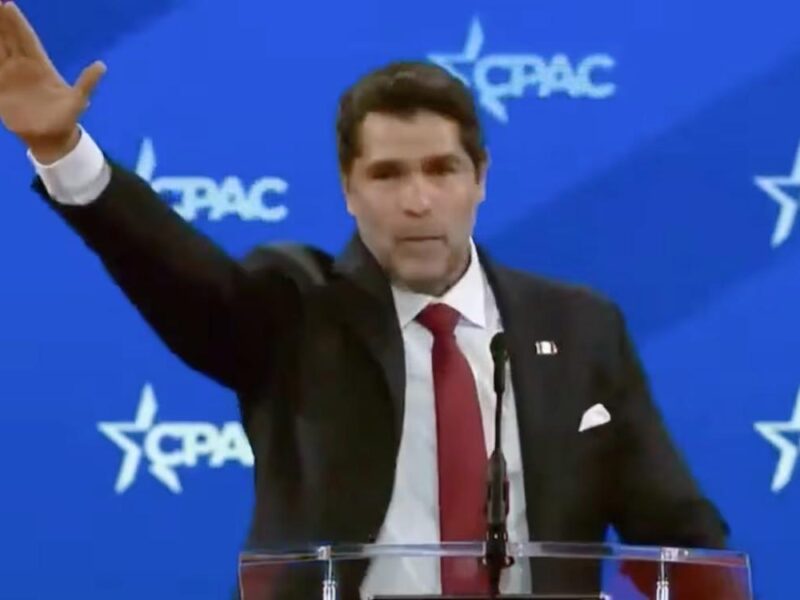 Eduardo Verástegui en la polémica por hacer saludo nazi CPAC