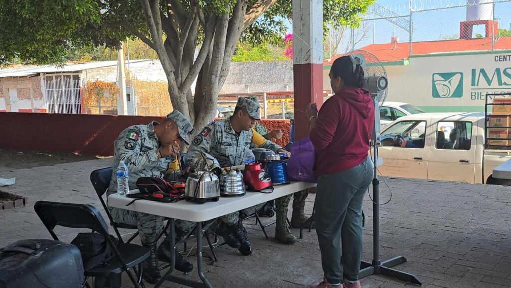 Ejército Mexicano y GN realizan labor social en Cuitzeo