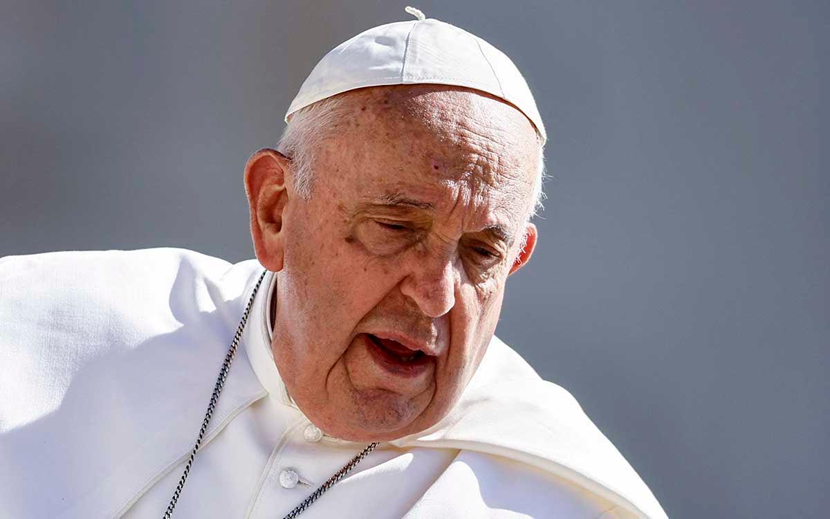 El papa sigue en estado de salud 'crítico' pero 'estable'; espera resultados de TAC