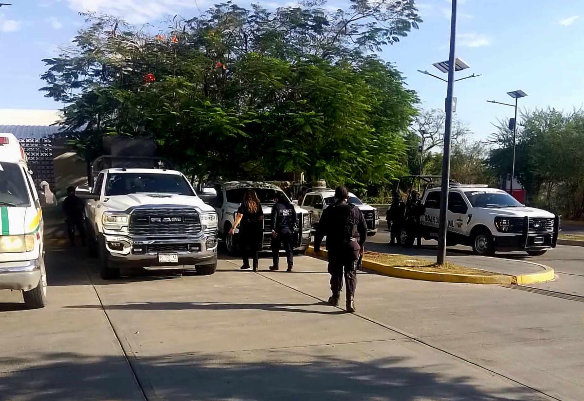 Enfrentamiento de policías y pistoleros en Parácuaro; hay 5 oficiales heridos