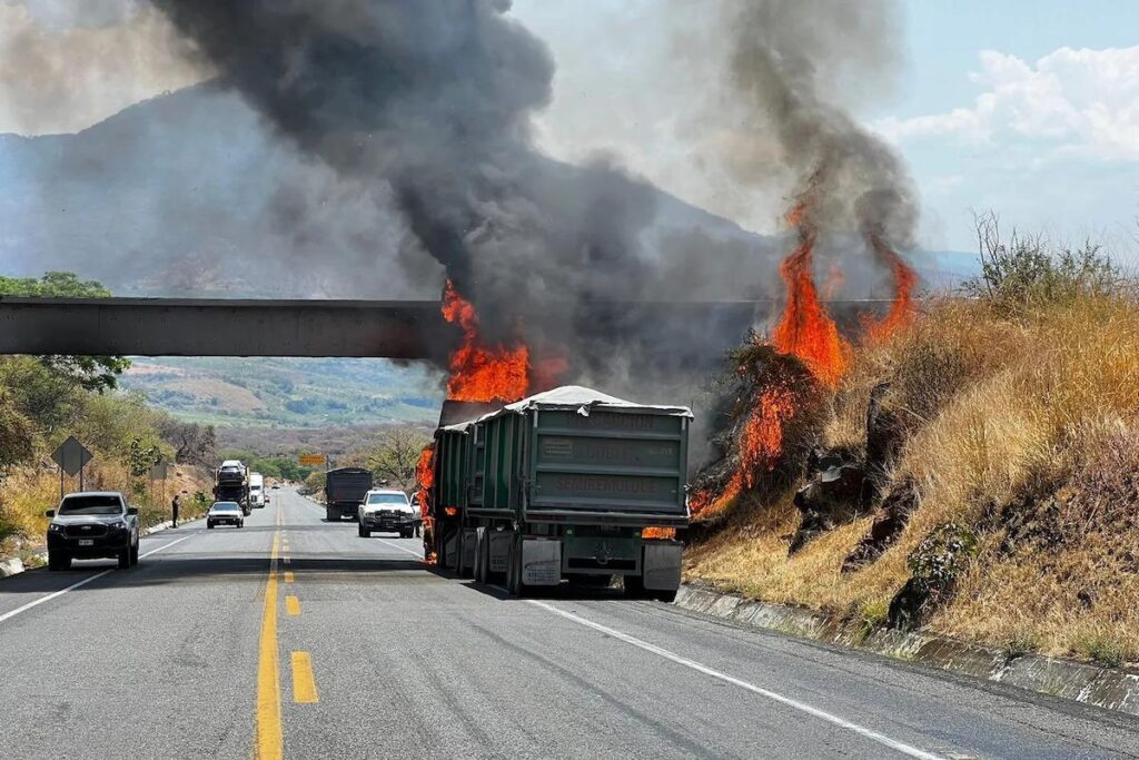 Esta carretera de Michoacán entre las más peligrosas de Mexico: Autopista Siglo XXI 2