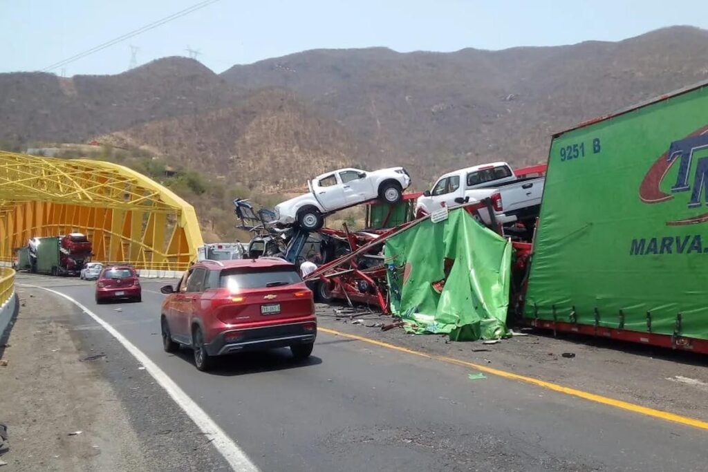 Esta carretera de Michoacán entre las más peligrosas de Mexico: Autopista Siglo XXI 3