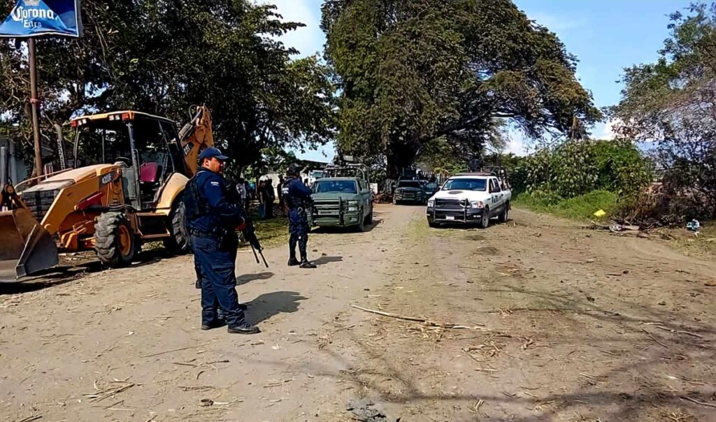 estallido de vehículo en Coahuayana