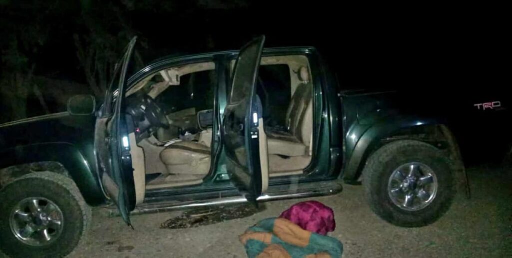 Hallan automovilista asesinado en Playa Azul, tras balacera