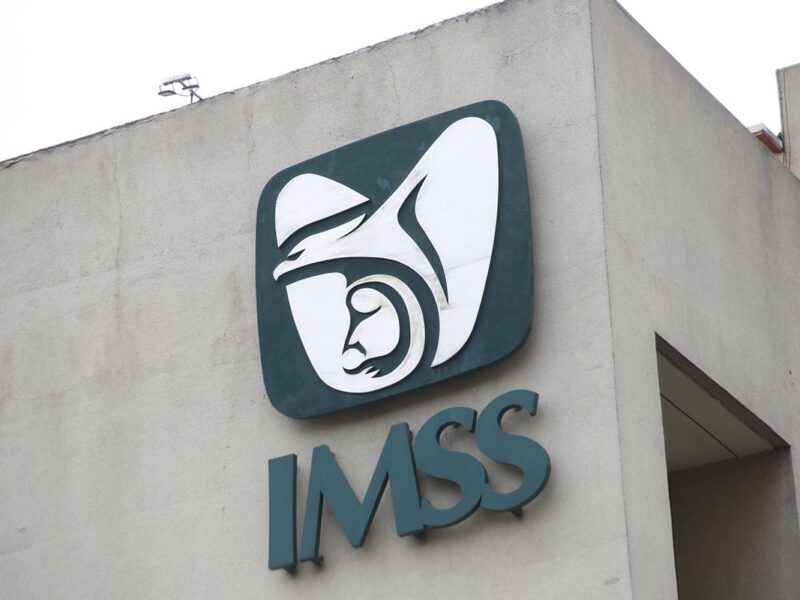 IMSS oferta más de 8,800 plazas para médicos especialistas en 2025