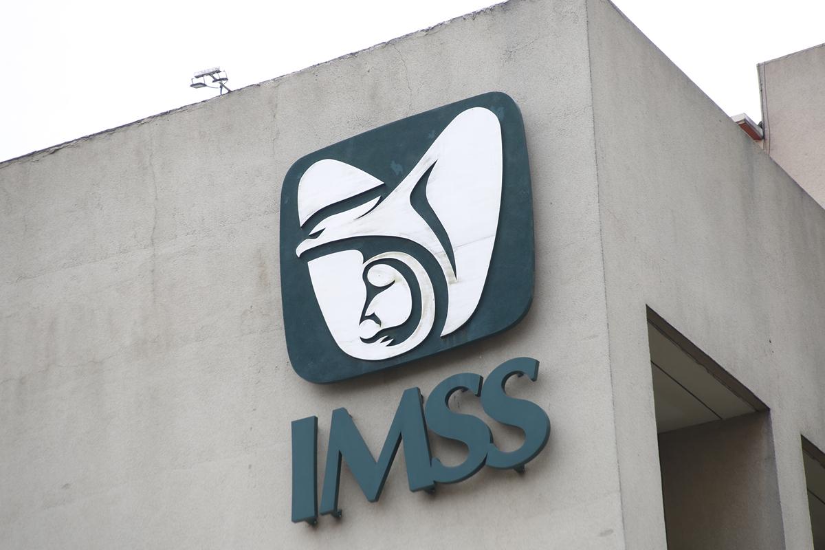 IMSS oferta más de 8,800 plazas para médicos especialistas en 2025