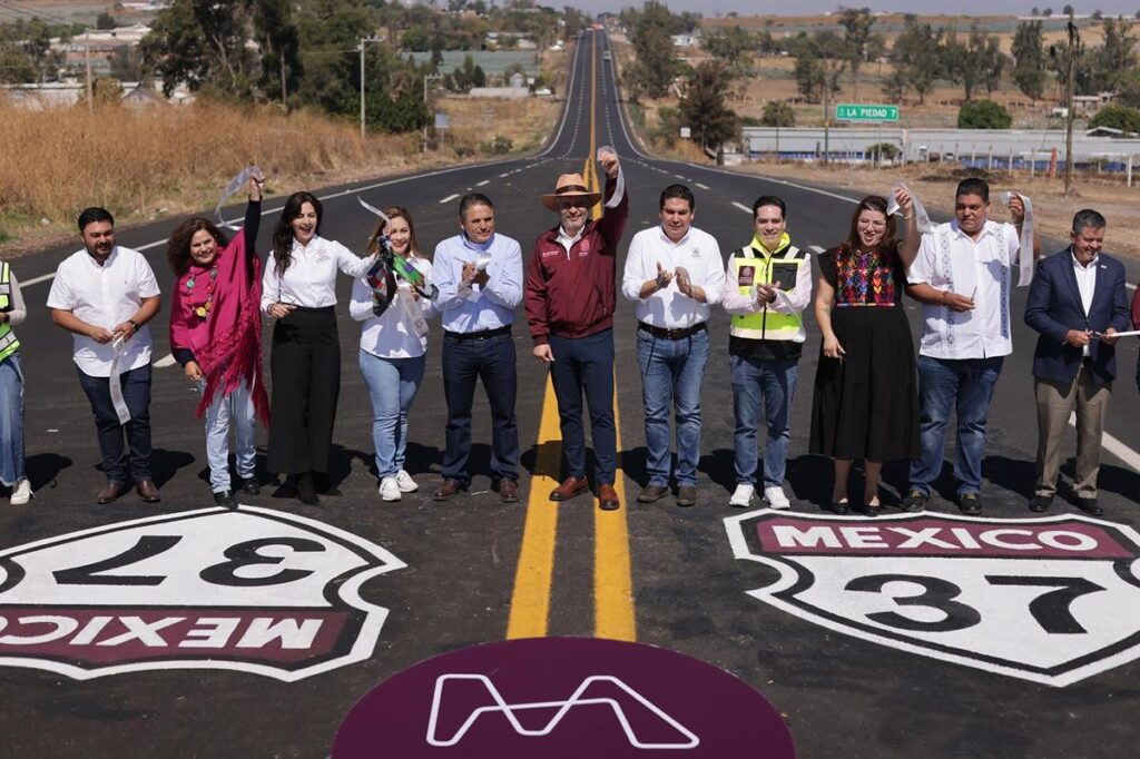 Inaugura Bedolla rehabilitación carretera La Piedad-Numarán